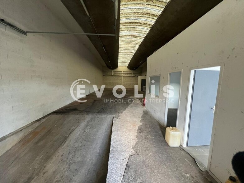 Light Industrial in Saint-Priest for sale - Interior Photo - Image 2 of 7
