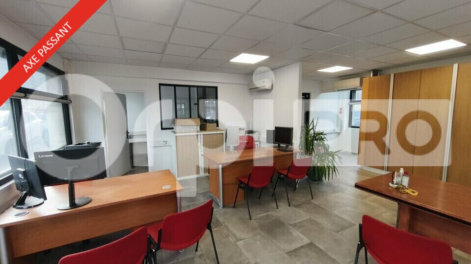 Office in Villeneuve-le-Roi to rent - Building Photo - Image 3 of 8