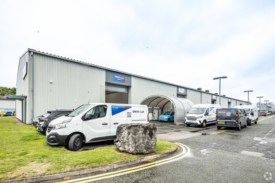 Spindus Rd, Liverpool to rent - Building Photo - Image 2 of 8