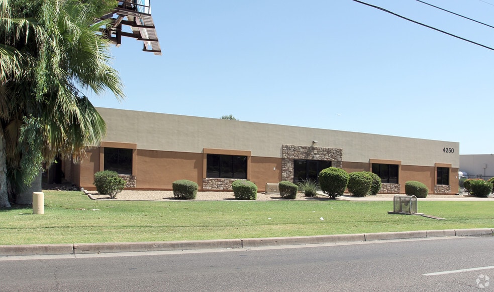 4250 E Broadway Rd, Phoenix, AZ for sale - Building Photo - Image 3 of 10