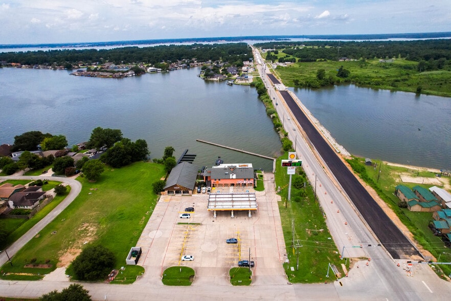 12947 Lake Conroe Hills Dr, Willis, TX to rent - Building Photo - Image 3 of 10