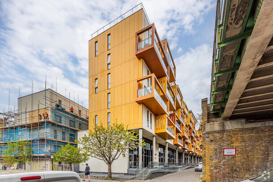 83 Crampton St, London to rent - Building Photo - Image 3 of 6