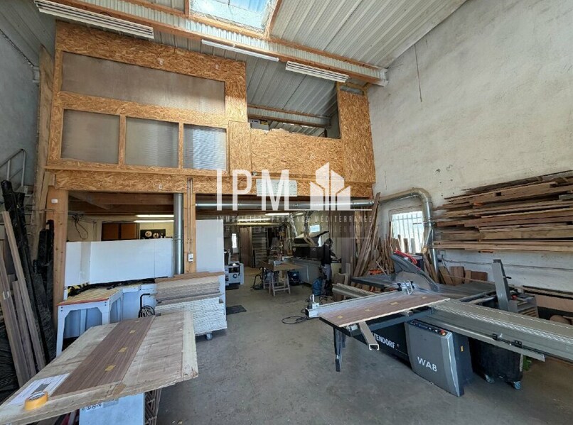Light Industrial in Aubagne to rent Primary Photo- Image 1 of 5