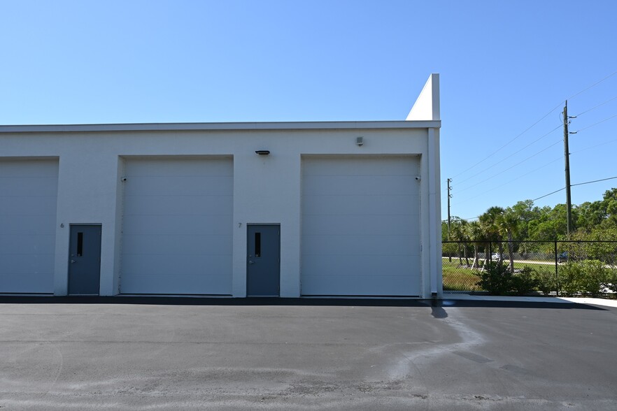 5401 Tri Par Dr, Sarasota, FL for rent - Building Photo - Image 3 of 7