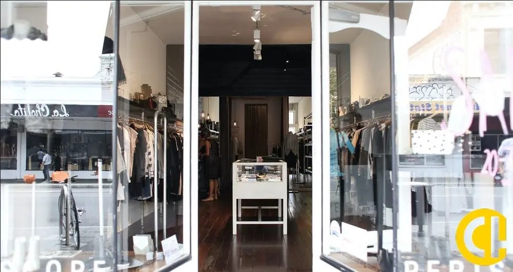 Retail in Lyon to rent Building Photo- Image 1 of 2