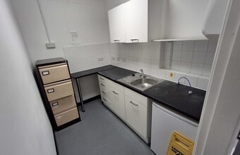 Brickhill Dr, Bedford to rent Interior Photo- Image 2 of 9