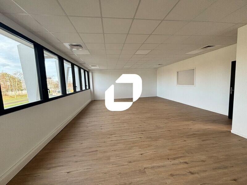Office in Lisses to rent Interior Photo- Image 1 of 7