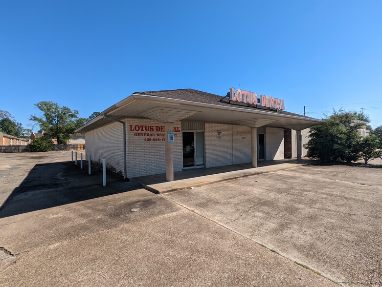 2106-2108 N 11th St, Beaumont, TX for sale - Building Photo - Image 1 of 1