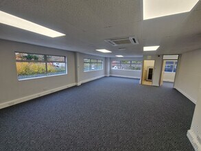 Newbury Rd, Kingsclere to rent Interior Photo- Image 1 of 2