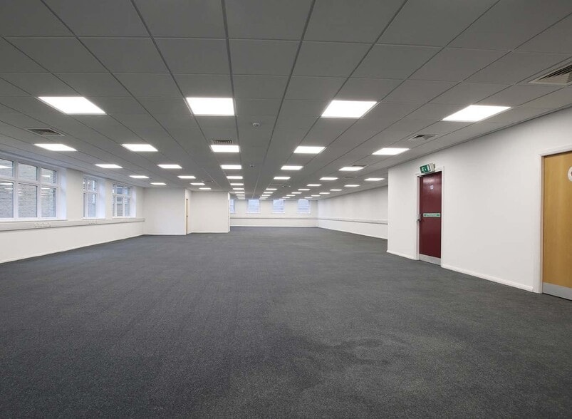 55 Well St, Bradford to rent - Interior Photo - Image 3 of 5