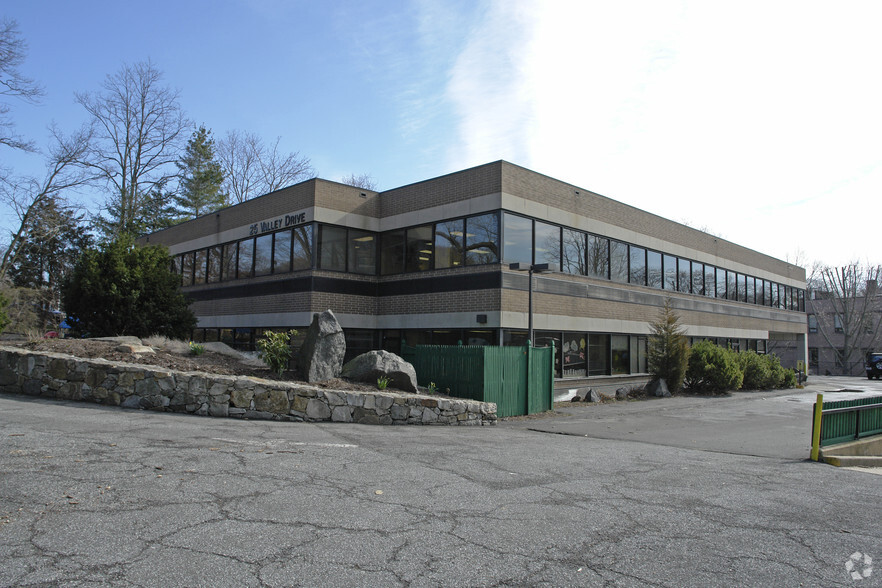 25 Valley Dr, Greenwich, CT for sale - Building Photo - Image 3 of 3