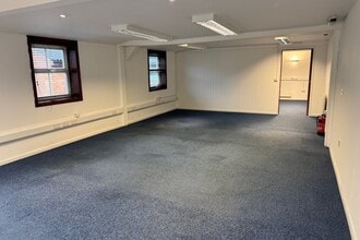 Firgrove Rd, Heathfield to rent Interior Photo- Image 2 of 3