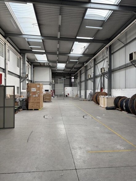 Industrial in Le Plessis-Bouchard for sale - Interior Photo - Image 3 of 11