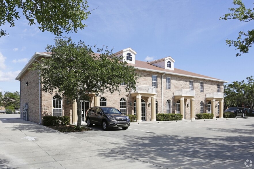 4707 Enterprise Ave, Naples, FL for rent - Building Photo - Image 1 of 12