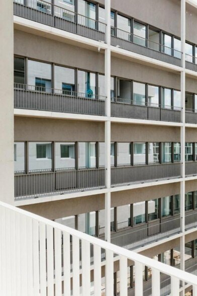 Office in Lyon for sale - Building Photo - Image 2 of 7