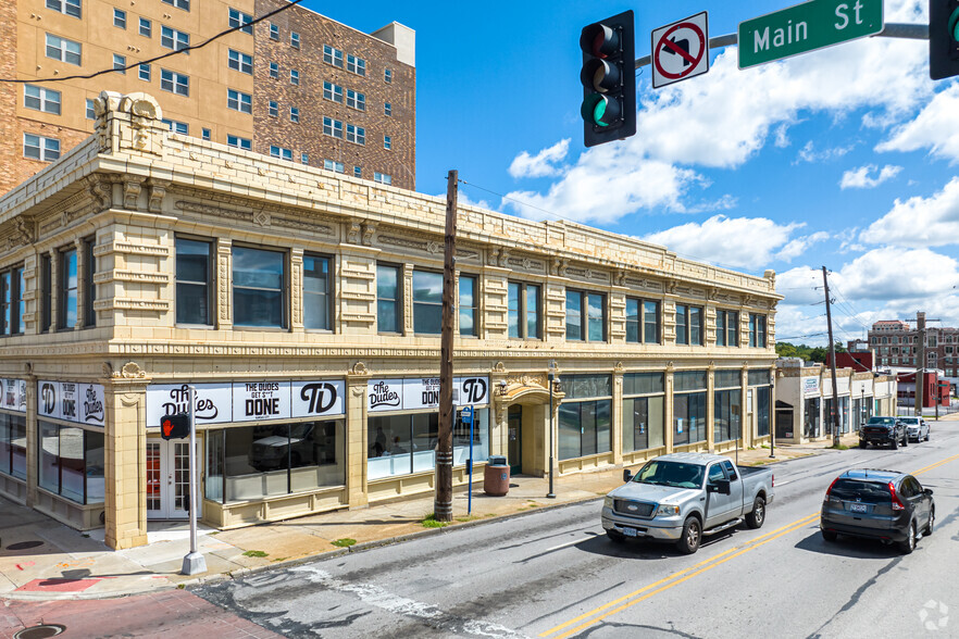 Hyde Park Building and Walnut Street portfolio of 2 properties for sale on LoopNet.co.uk - Building Photo - Image 1 of 26