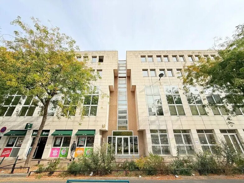 Office in Pantin to rent - Building Photo - Image 3 of 4