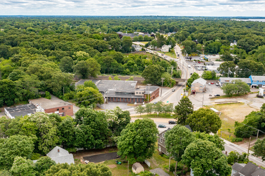 3661 W Shore Rd, Warwick, RI for sale - Building Photo - Image 2 of 50