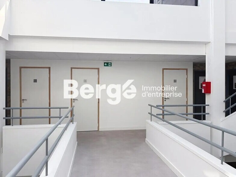 Office in Valbonne to rent - Interior Photo - Image 3 of 8