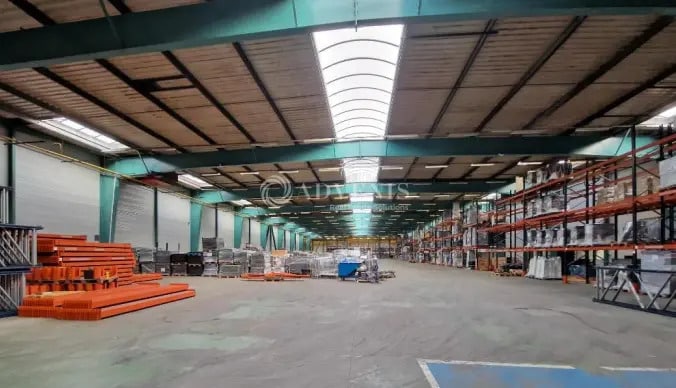 Light Industrial in Moissy-Cramayel to rent Building Photo- Image 1 of 4