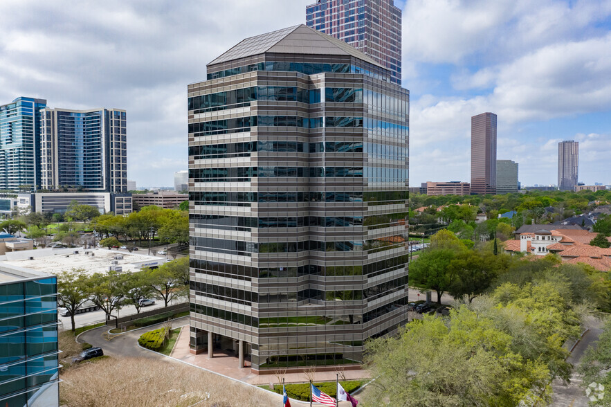 1400 Post Oak Blvd, Houston, TX for rent - Building Photo - Image 1 of 8