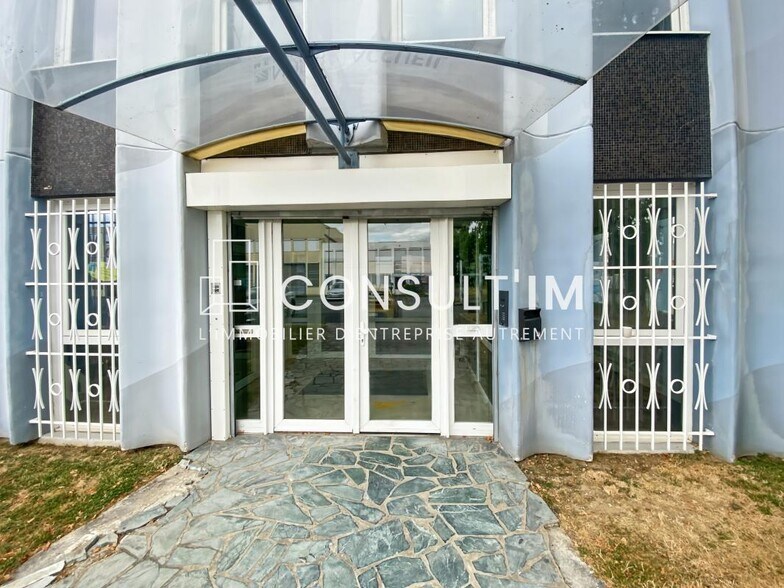 Office in Aulnay-sous-Bois to rent - Building Photo - Image 1 of 7