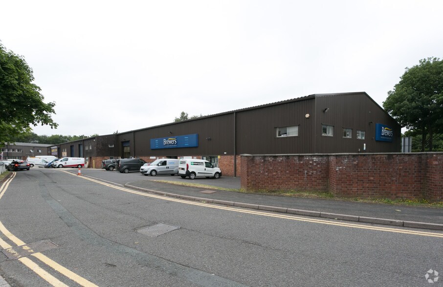 Wyndham Rd, Swindon to rent - Primary Photo - Image 1 of 5
