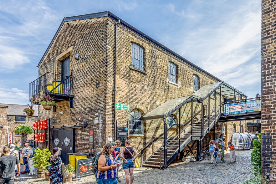 Chalk Farm Rd, London to rent - Building Photo - Image 3 of 3