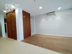 Retail in Barcelona, Barcelona to rent Interior Photo- Image 2 of 16