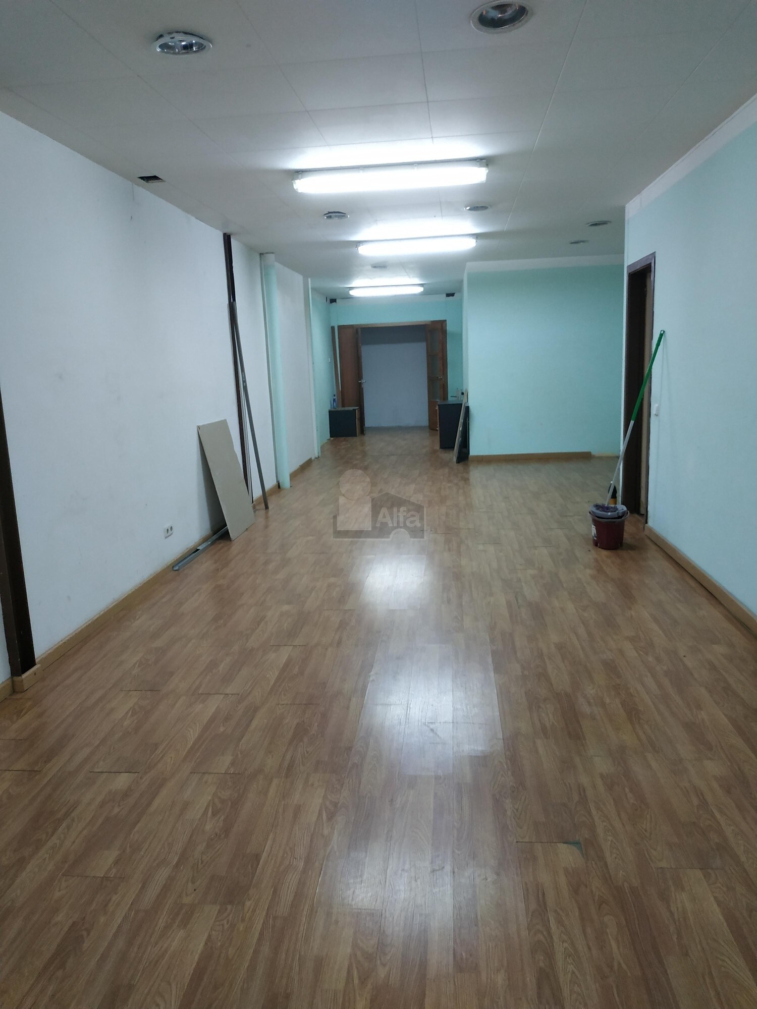 Retail in Sant Vicenç dels Horts, Barcelona to rent Interior Photo- Image 1 of 3