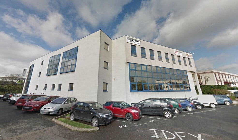 125 Avenue Louis Roche, Gennevilliers to rent - Building Photo - Image 1 of 3