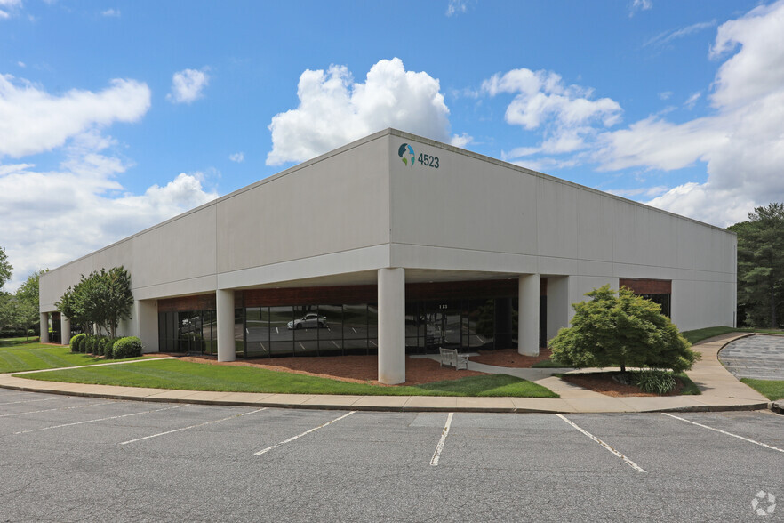 4500 Green Point Dr, Greensboro, NC for rent - Building Photo - Image 3 of 29