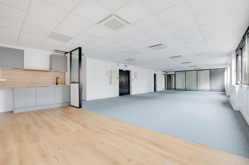 46 Avenue Du Général Leclerc, Boulogne-Billancourt to rent - Interior Photo - Image 2 of 11