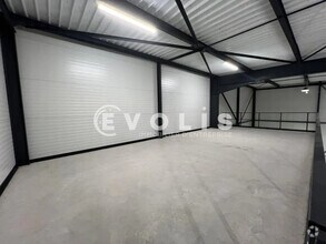 Light Industrial in Janneyrias to rent Interior Photo- Image 2 of 23