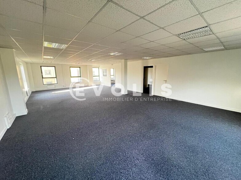Office in Viry Chatillon to rent - Interior Photo - Image 3 of 9