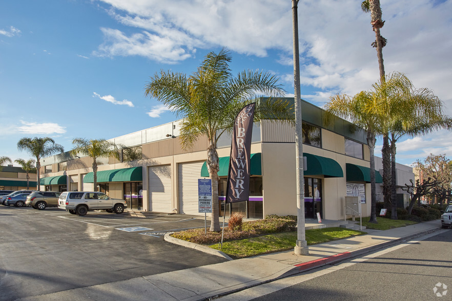 3671 Industry Ave, Lakewood, CA for rent - Primary Photo - Image 1 of 12