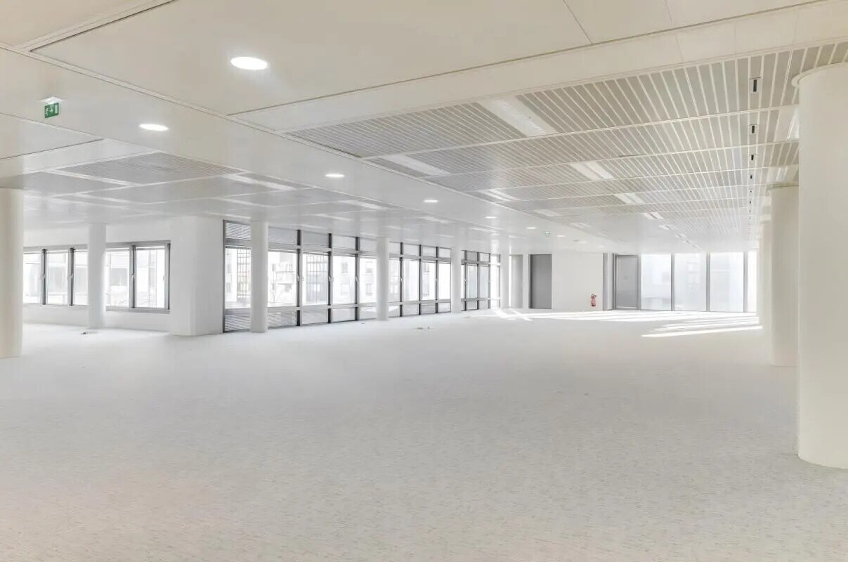 2 Allée De Longchamp, Suresnes to rent Interior Photo- Image 1 of 6