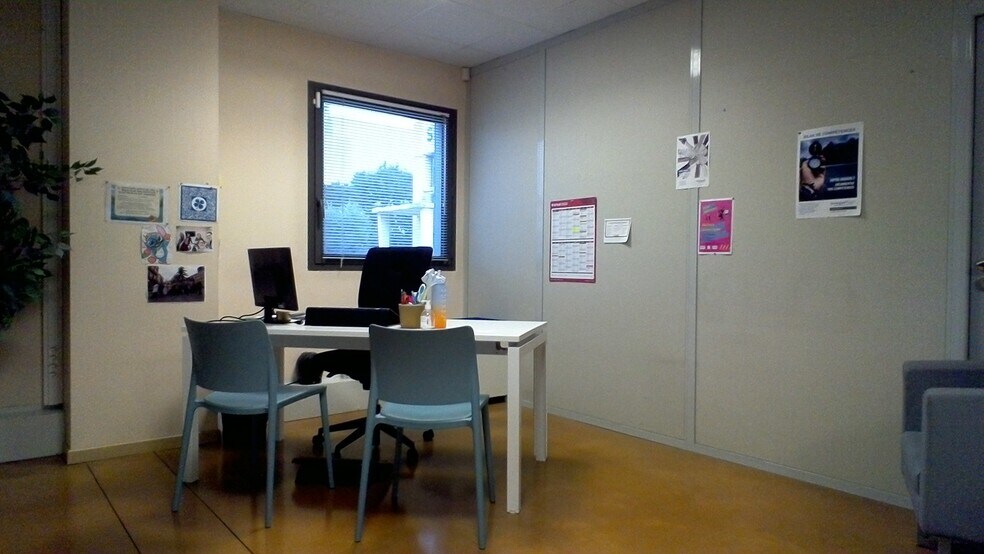 Avenue De La Fleuride, Aubagne to rent - Interior Photo - Image 3 of 6