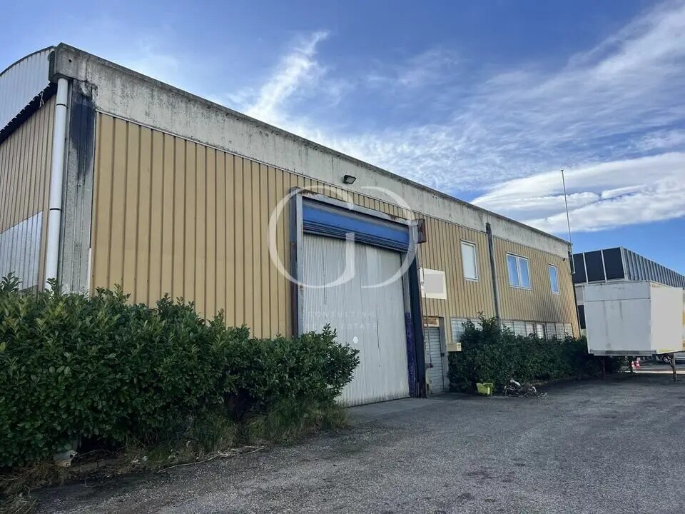 25 Rue Du Lyonnais, Saint-Priest for sale Building Photo- Image 1 of 10