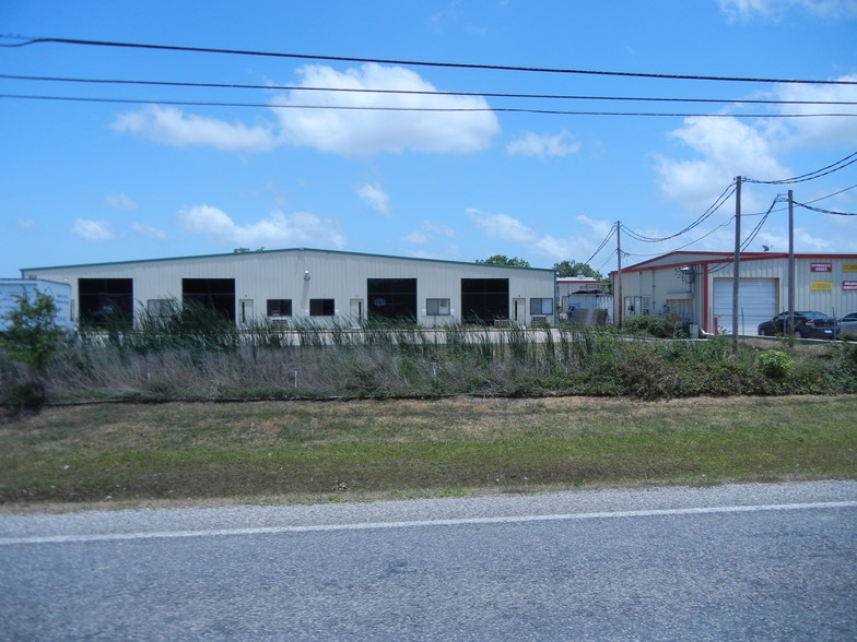 1650 Dickinson Ave, League City, TX for rent - Building Photo - Image 1 of 8