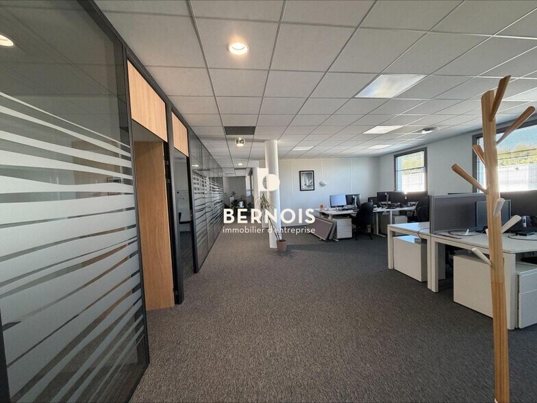 Office in La Seyne Sur Mer to rent - Interior Photo - Image 3 of 6