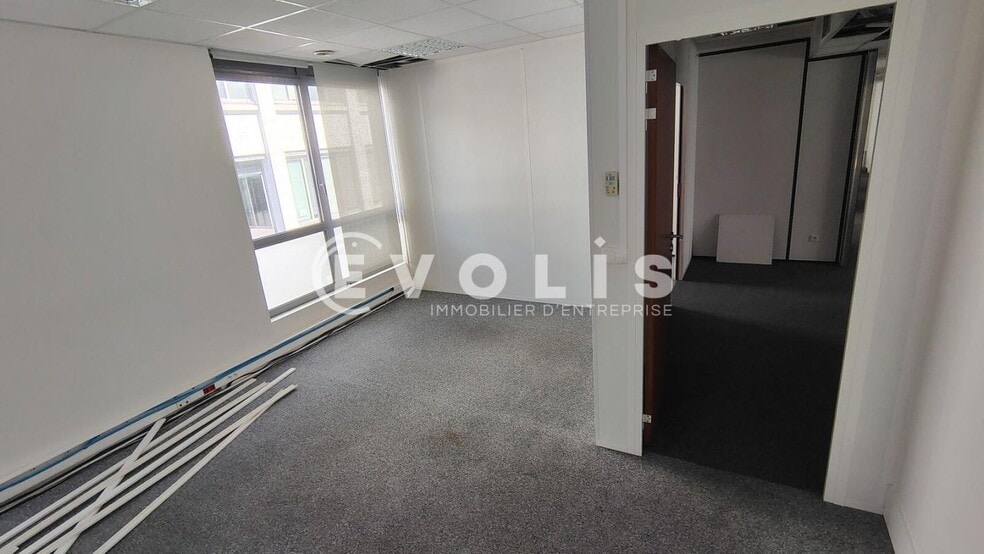 Office in Montreuil to rent - Interior Photo - Image 3 of 9