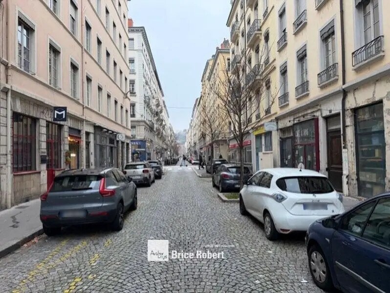 Retail in Lyon to rent Building Photo- Image 1 of 13