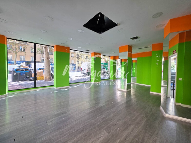 Retail in Madrid, Madrid to rent - Building Photo - Image 3 of 19