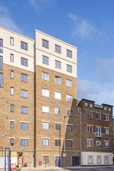 56 Chatfield Rd, London for sale - Primary Photo - Image 1 of 1