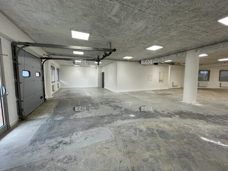 Light Industrial in Nanterre to rent - Interior Photo - Image 2 of 6