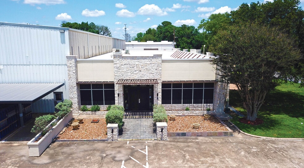 10002 Windfern Rd, Houston, TX for rent - Primary Photo - Image 1 of 6