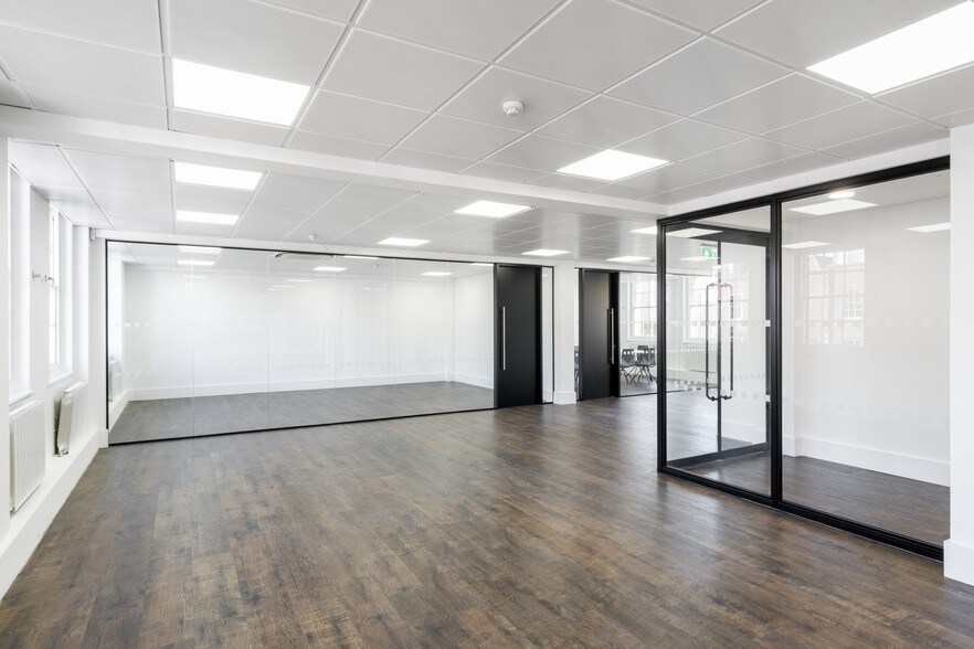 26-28 Bedford Row, London to rent - Interior Photo - Image 3 of 8