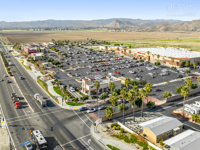 W Florida Ave, Hemet, CA for rent - Building Photo - Image 1 of 16