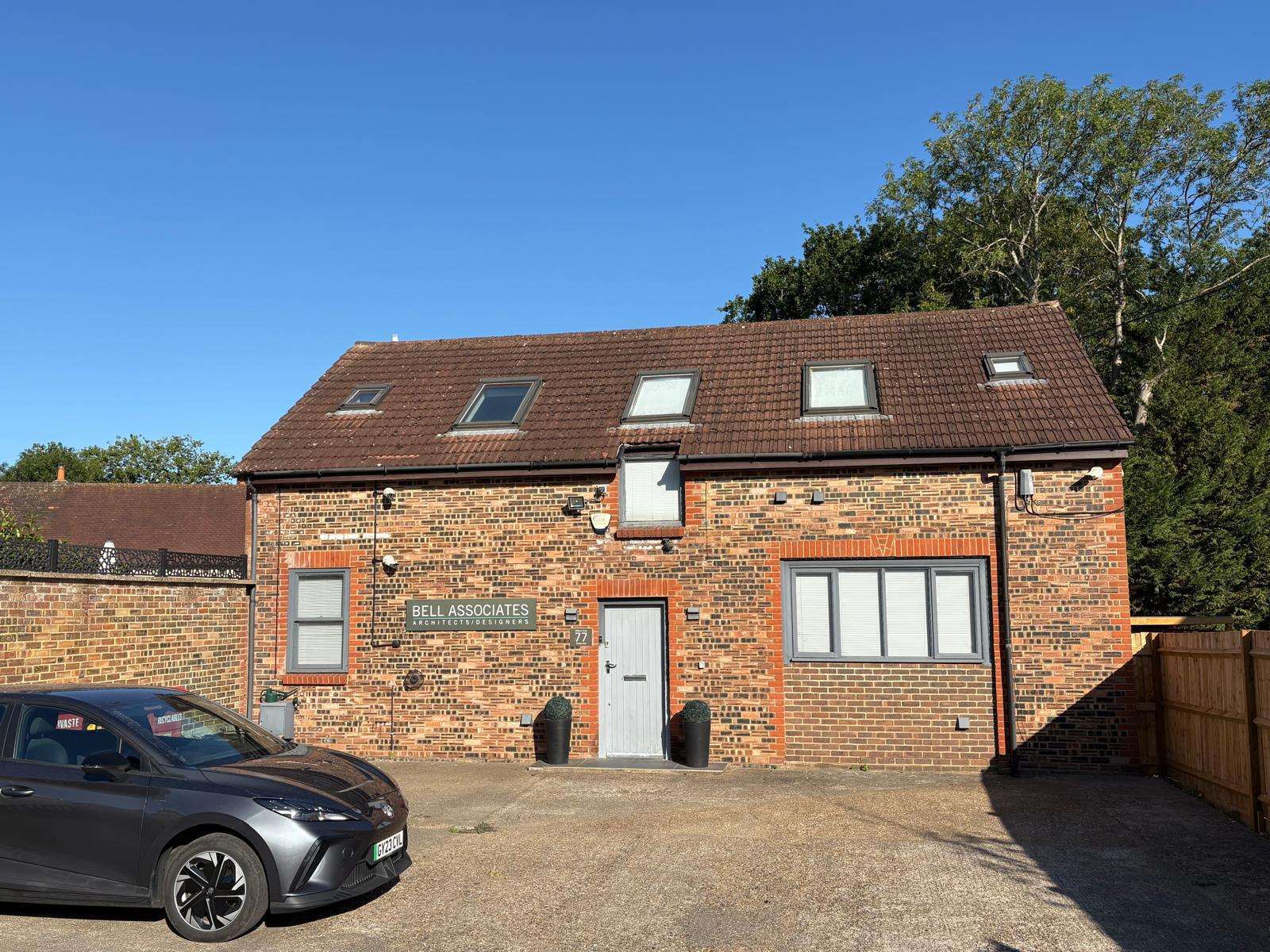 77 Farleigh Rd, Warlingham to rent Building Photo- Image 1 of 2